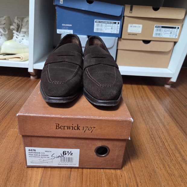 Berwick 다크 브라운 스웨이드 로퍼