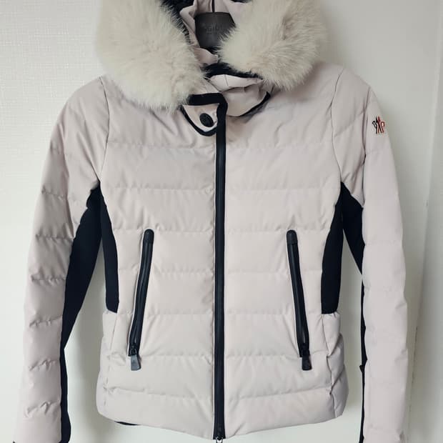 몽클레어 21fw 폭스퍼 패딩(1/라이트핑크/정품)