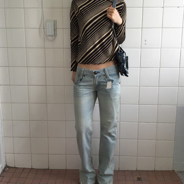 Stripe pattern high neck sleeve
