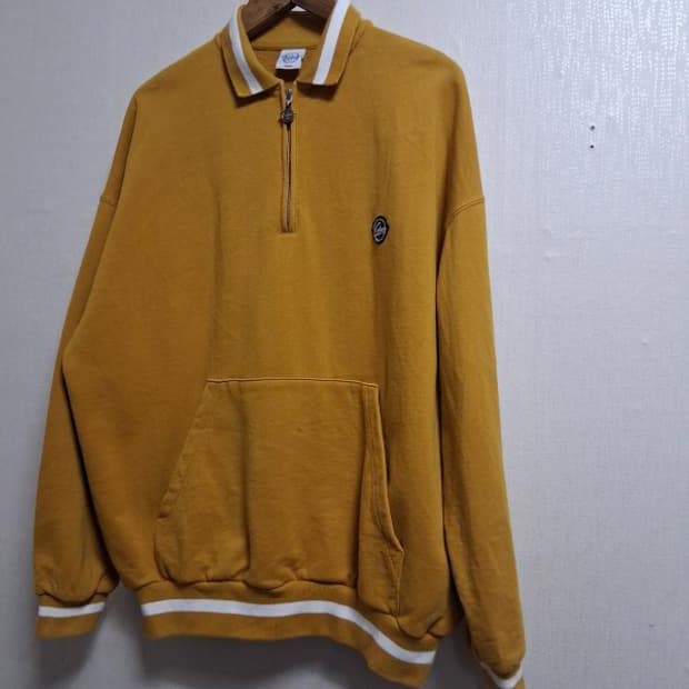 일본빈티지 수입 케보즈 면투맨 반집업카라 110크기 오버핏
원산지 중국
