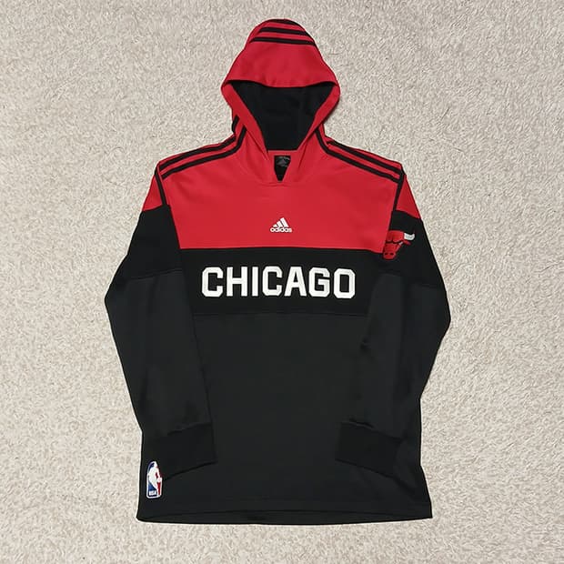 아디다스 시카고불스 에센셜 후드티 M