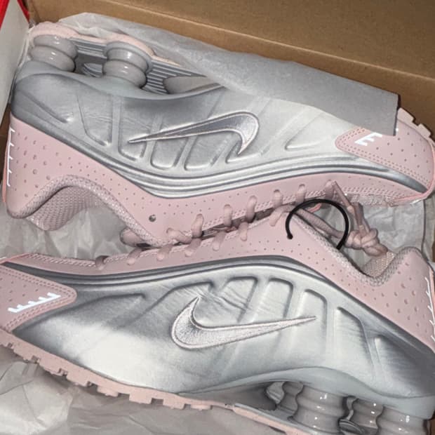 나이키 샥스  R4 베얼리 로즈 255