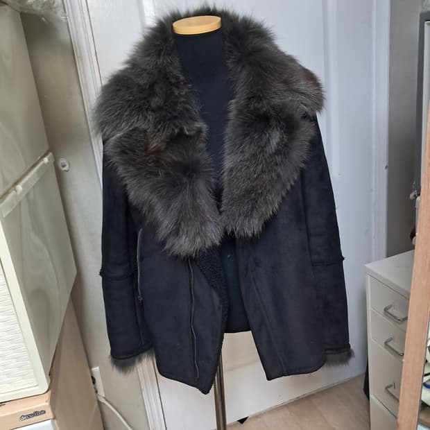 Sisley 시슬리 모피퍼 여우털 무스탕 코트 42(약 55추천)