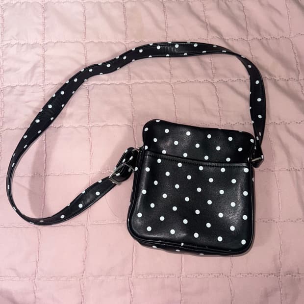 꼼데가르송 걸 도트 크로스백 