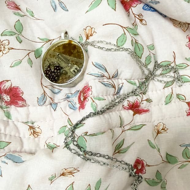 vintage cute obj resin pendant necklace