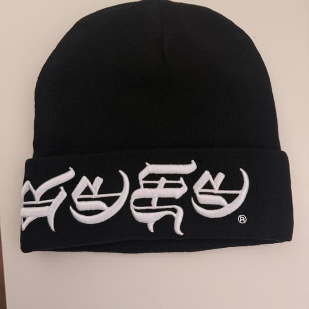슈프림(Supreme)뉴에라(New Era) 블랙레터 비니