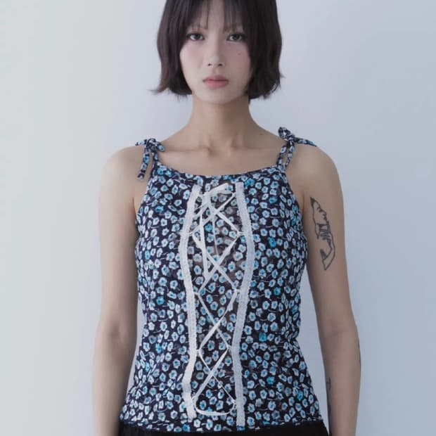 쎄쎄쎄  LACE UP SLEEVELESS