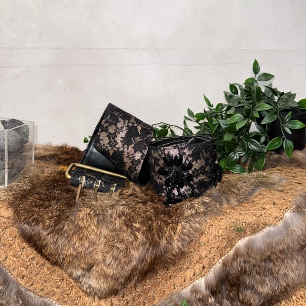 Black floral lace beads detail buckle 벨트