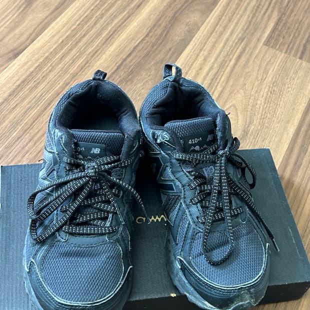 뉴발란스 410 올블랙 러닝화 230