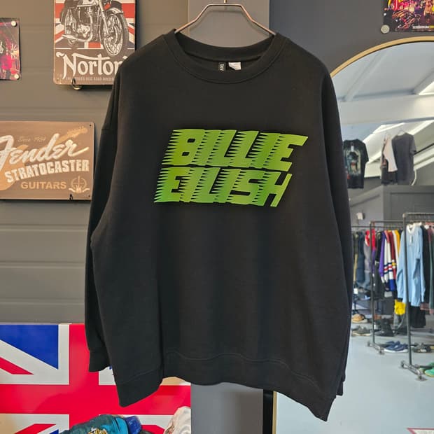 빌리아일리시 블러 로고 맨투맨 블랙 M 오버핏