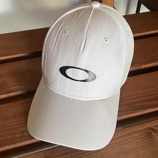 오클리 화이트 매쉬 캡