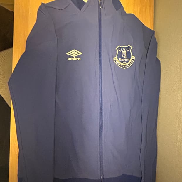 엄브로 에버튼 집업