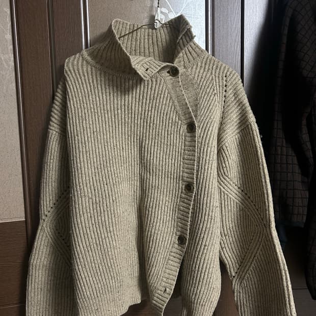 다이애그널 터틀넥 니트 가디건 