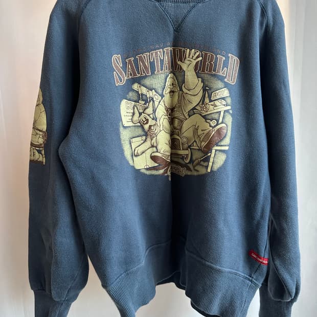 산타월드 스웻셔츠