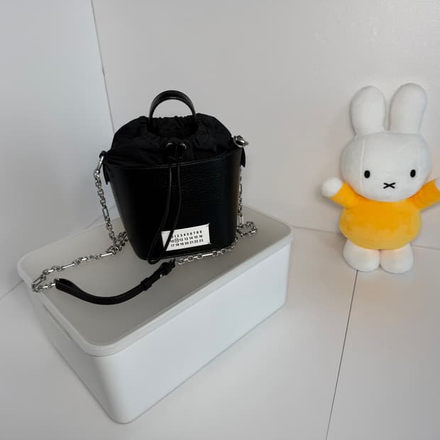 메종 마르지엘라 5AC 버킷백 스몰 블랙