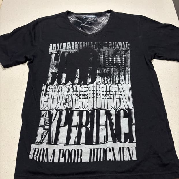 락 빈티지 검정 프린팅 V넥 티셔츠