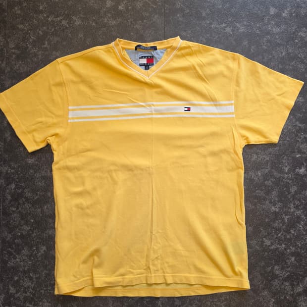 타미힐피거(Tommy Hilfiger) 브이넥 반팔
