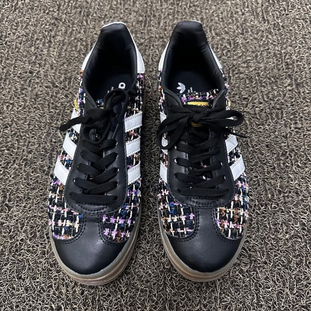 아디다스 여성 가젤 트위드 스니커즈 블랙 235