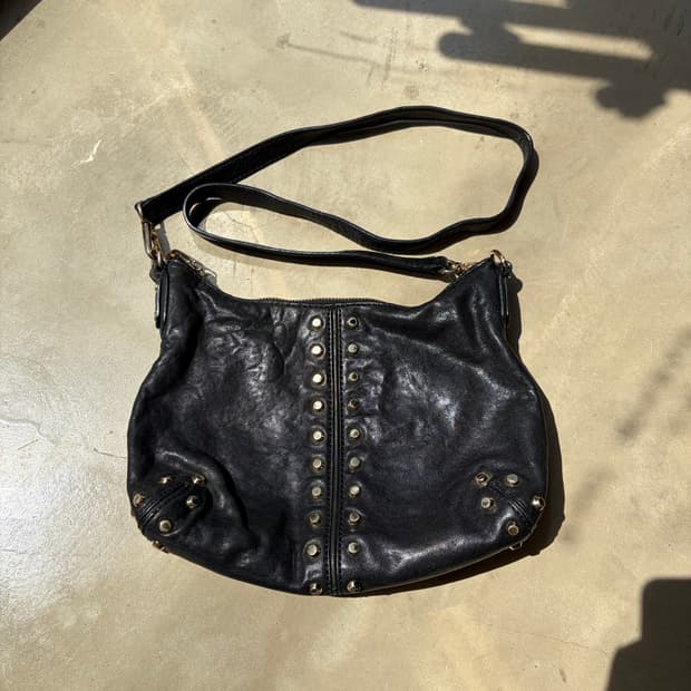 Michael Kors 블랙 스터드 레더 숄더백