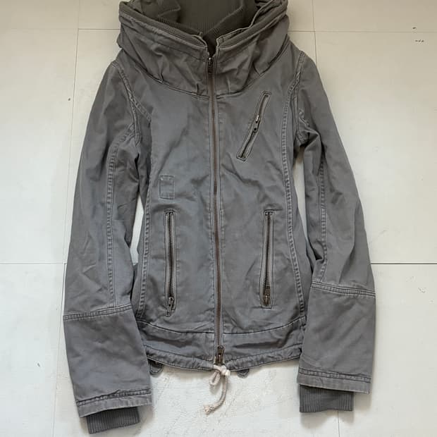 • grey high-neck 2way jacket 