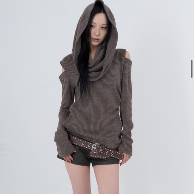 로웨어 cawl neck hood slit stud knit