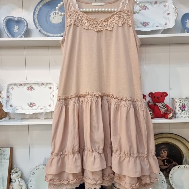 액시즈팜(Axes femme) 모카 레이스 프릴 원피스