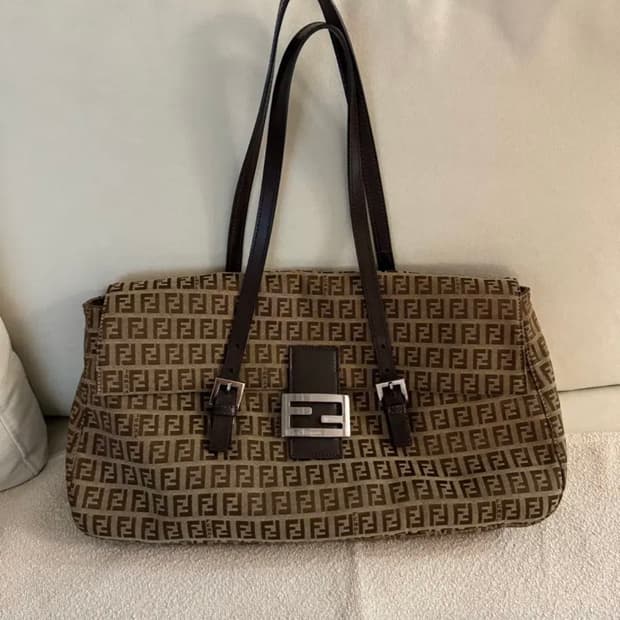 펜디 주카 와이드 빅백