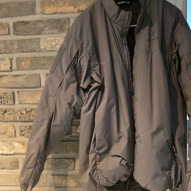 아크테릭스 리프콜드 울프 m