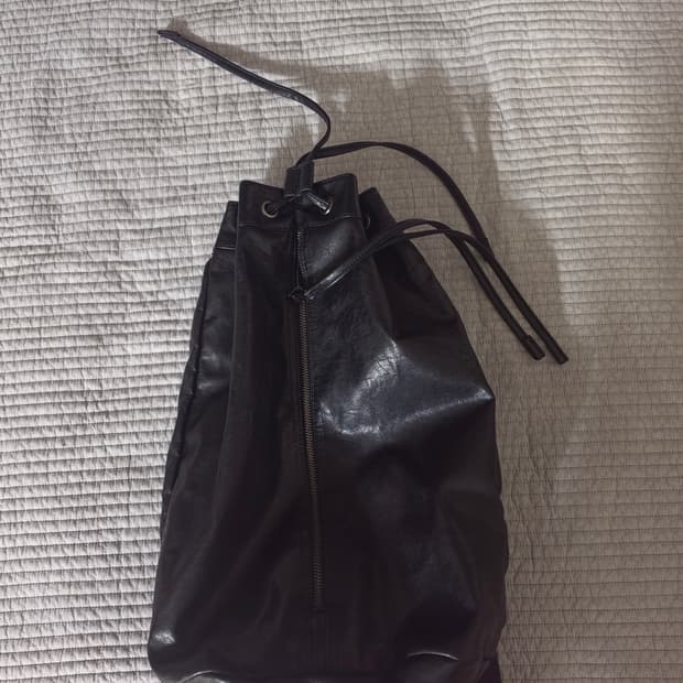 메종미네드 버킷 레더백