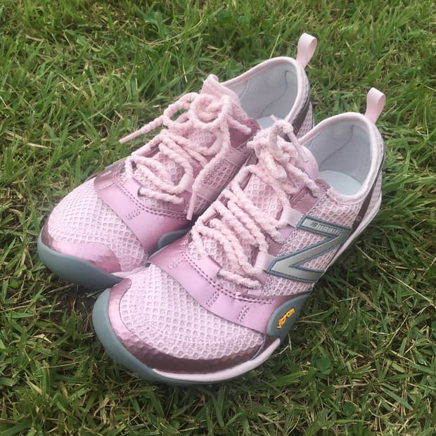 뉴발란스 MT10O 로즈 슈가 타피 245