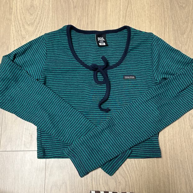 스컬프터 크롭긴팔