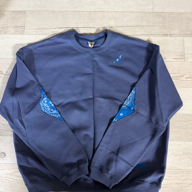 블랙아웃 반다나 스웻셔츠 블루