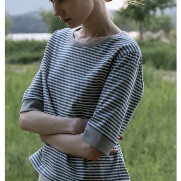 문달 스트라이프 티 블랙