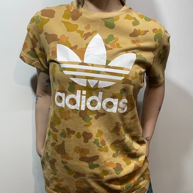 아디다스 카모플라쥬 반팔 티셔츠