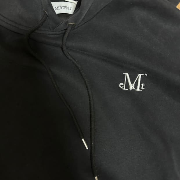 무센트 시그니처 베이직 로고 후드티 ( 피그먼트 블랙 )