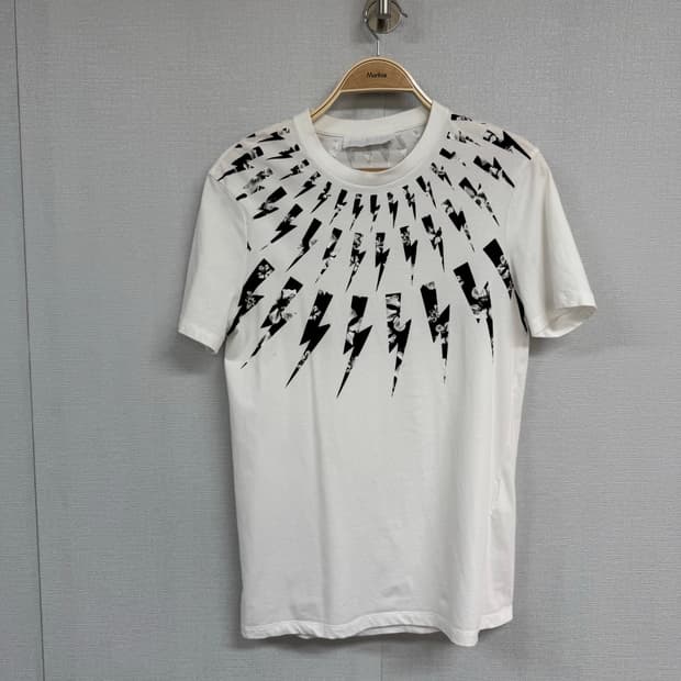 닐바렛 플라워 반팔 티셔츠