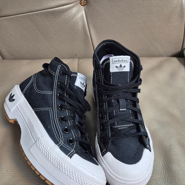 아디다스 니짜트랙 여성. 225 새상품