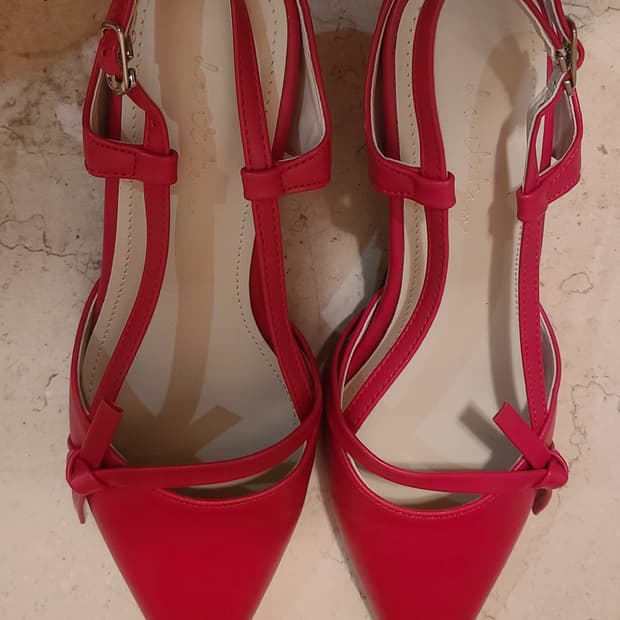 reddot 스트랩 샌들입니다. 240