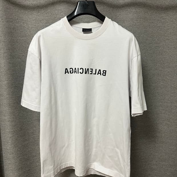 발렌시아가 리버스로고 데미지 반팔 화이트 (XS/105)