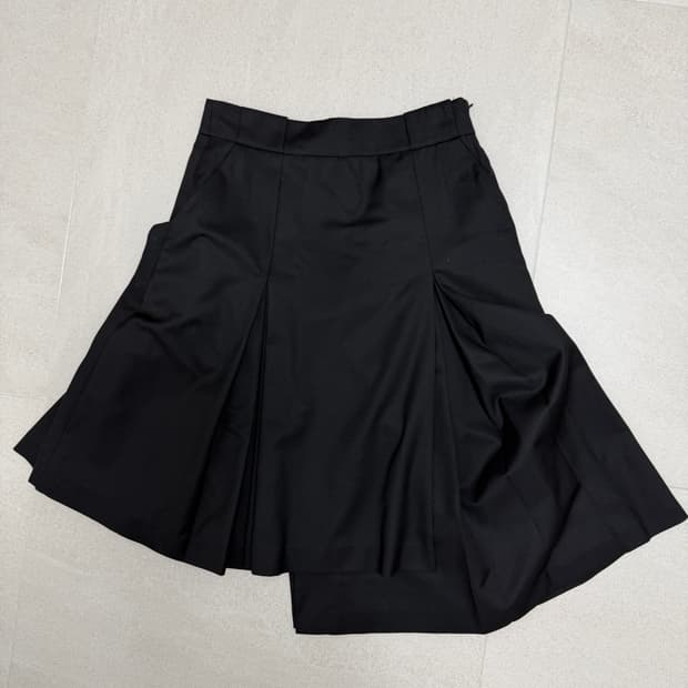 마리떼 비대칭 언발 스커트