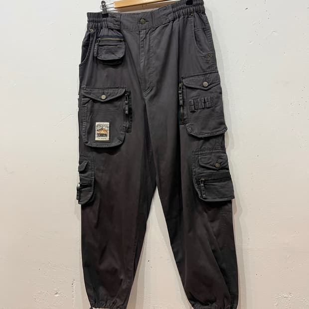 TCHAICOV 멀티포켓 밀리터리 팬츠