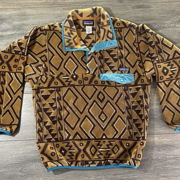 10s 파타고니아 신칠라 스냅-T 아즈텍 패턴