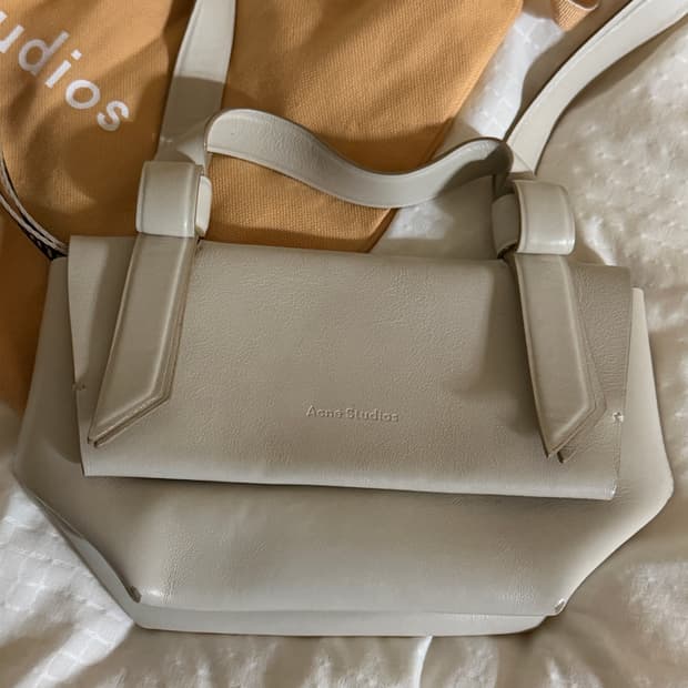 아크네 스튜디오 알렉산드리아 미니백
