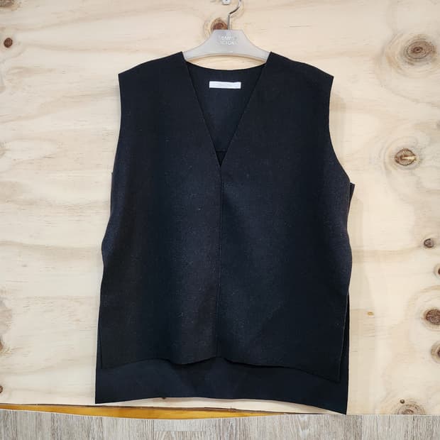 537) 여성 브이넥 트임베스트