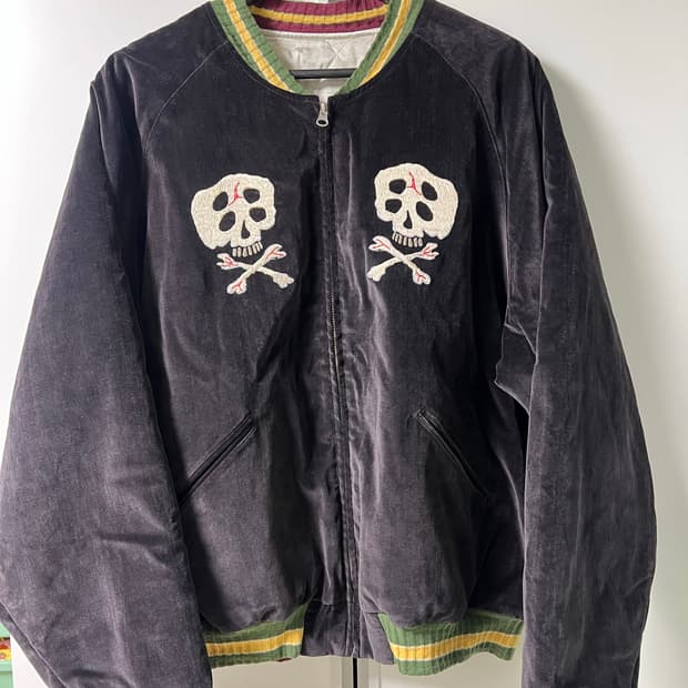 캐피탈 스컬 수베니어 자켓 4 사이즈 판매 합니다