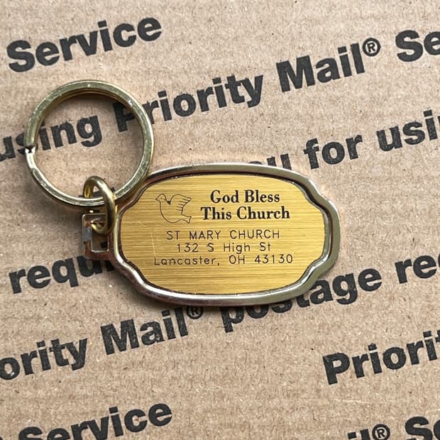 90s vtg Church Souvenir Keyring