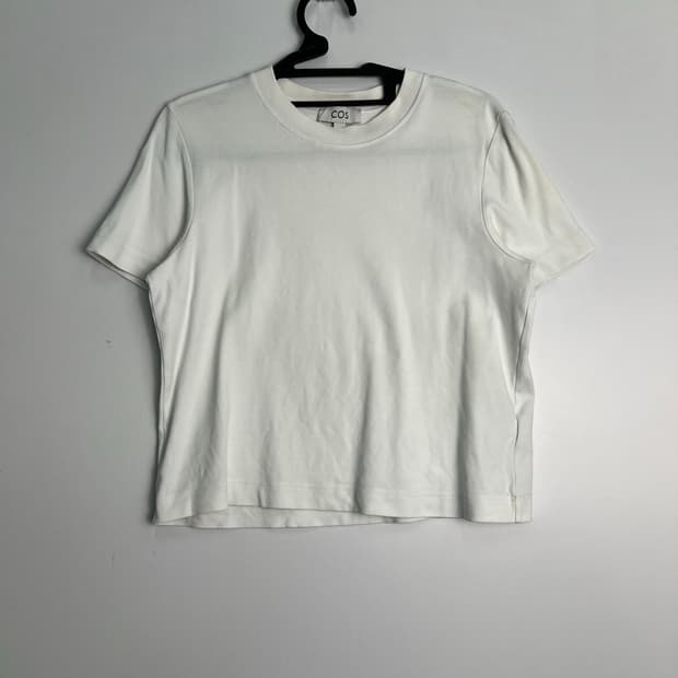 COS 화이트 크롭티