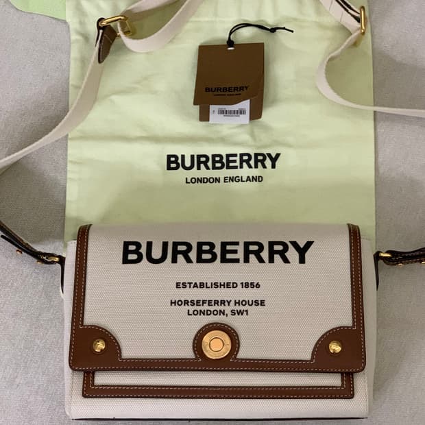 버버리 호스페리 로고 캔버스 백