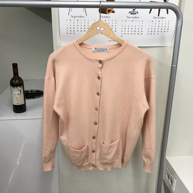 버버리 연핑크 금장 라운드 울 가디건