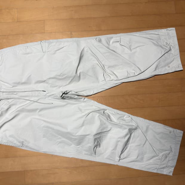 유니클로 와이드 핏 파라슈트 팬츠